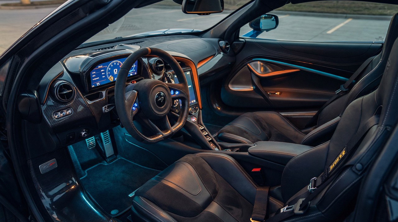 蜜桃传媒汽车内饰改装视频