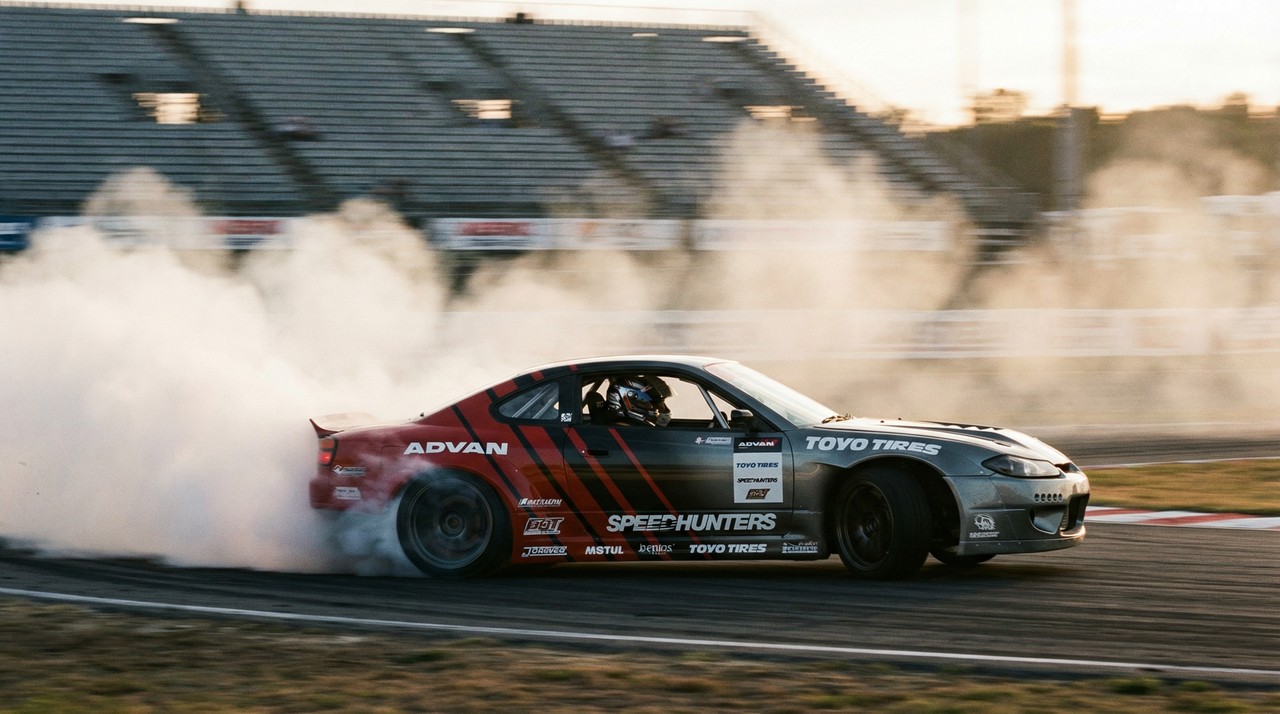 蜜桃传媒赛车汽车解说视频